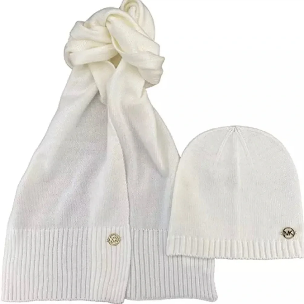 NEW Michael Kors 2 Piece Women’s Scarf Hat Set $98